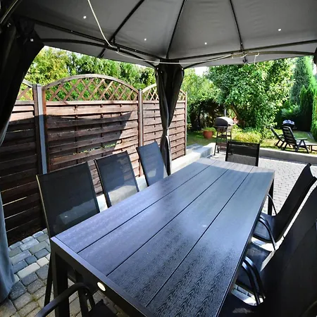 בית נופש Large, Comfortable With A Terrace Luboszyce