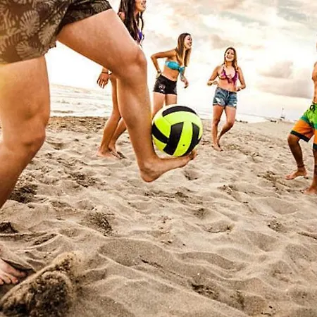 Large, Comfortable With A Terrace בית נופש *