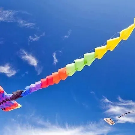 Large, Comfortable With A Terrace בית נופש